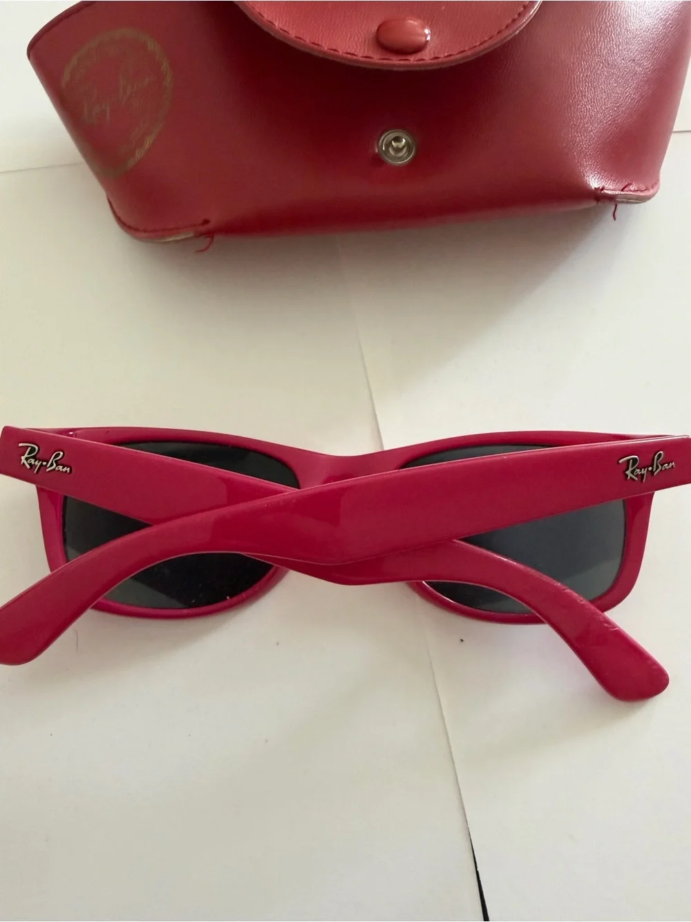 Ray-Ban RB 2132 New Wayfarer 758/32 Fuchsia Red Sunglasses + Case